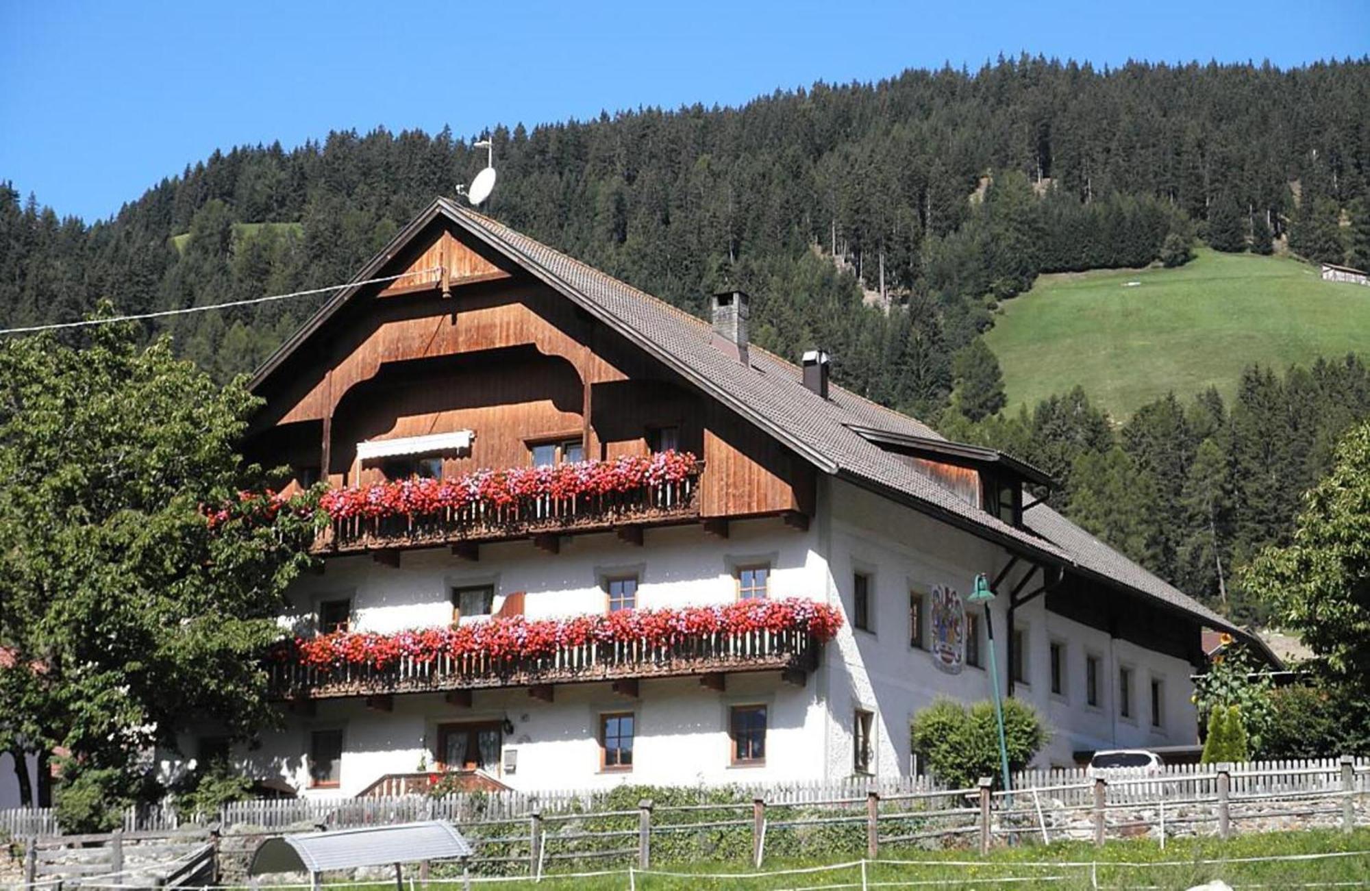 Вилла Weberhof Toblach Экстерьер фото